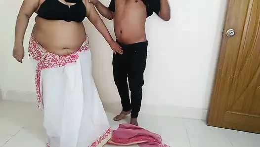 Hintli ateşli üvey kız kardeş kocasını aldatıyor ve üvey erkek kardeşiyle sikişiyor