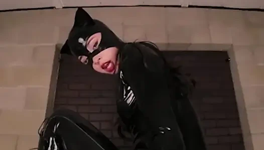 Vrcosplayx kylie rocket sebagai catwoman akan memandumu melalui misteri kenikmatan seksual bagian 2