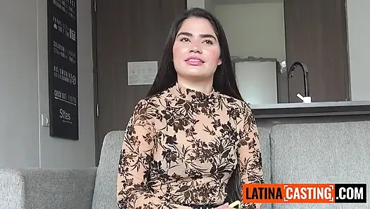 Cewek semok latina 18 tahun memek sempitnya dientot pov di ruangan audisi model amatir