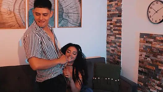 Meniduri pacar tetangga saya secara rahasia, saya harap dia tidak menyadari