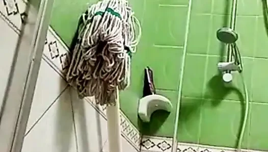 Pantat pengen mandi.dia pengen ngeliat kontolku
