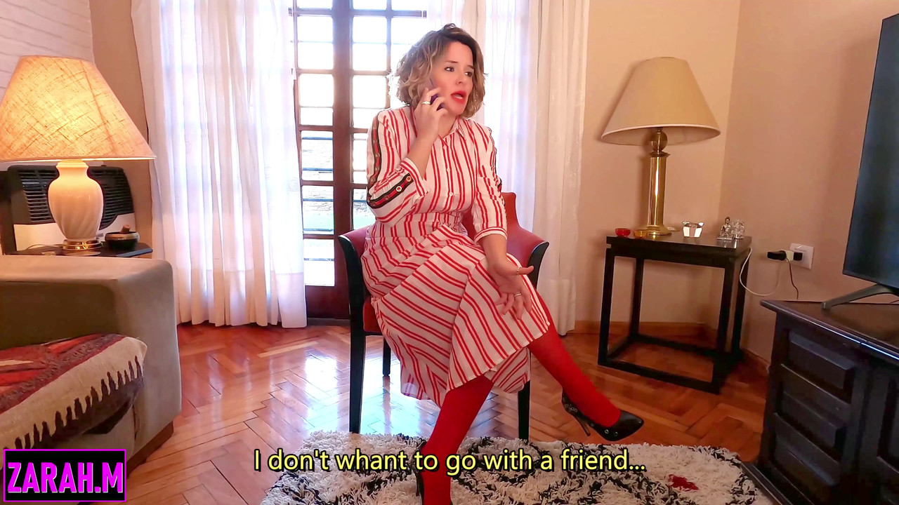 我老板的妻子勾引我干她并射在她巨大的奶子上