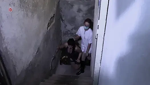 Belastungsproben - Faule Putzfrau Andrea Muss Zum Harten Arbeitstraining