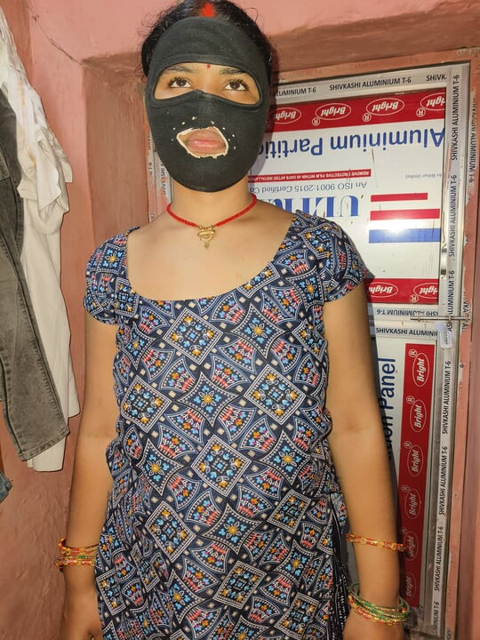 Indijske djevojke iz vijesti prijateljice imaju velike bradavice i se