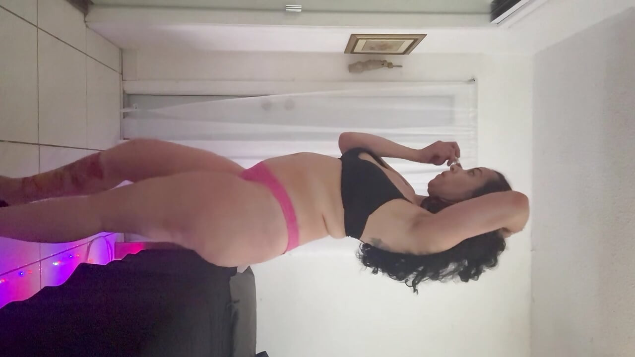 Desire me and enjoy me while I dance