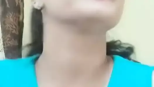 Nayna Sharma танцует в сексе с ебаным животом