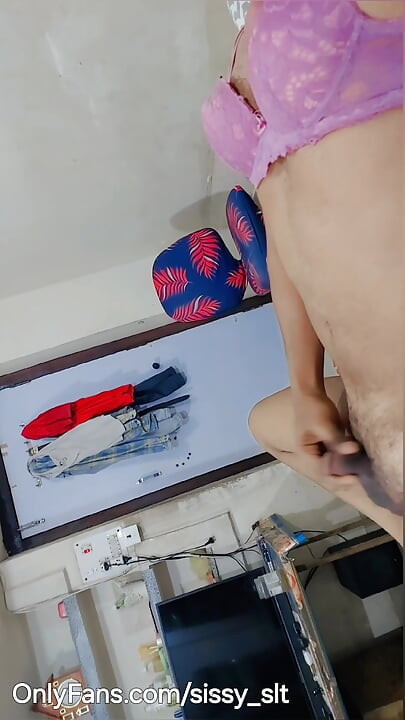 Waria Hot Dan Seksi Lagi Pamer Tubuh Semoknya Sambil Bugil