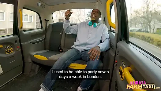 Female Fake Taxi - шотландская блондинка Samantha Joiner скачет на большом черном члене британского Dj