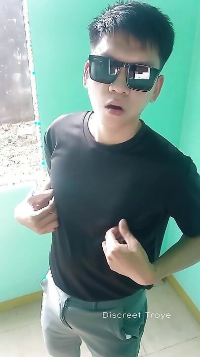 Naughty boy jerk off while waiting for his date - Pinoy Jakol