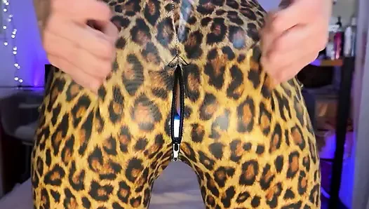 Даже моя одежда не мешает мне развлекаться