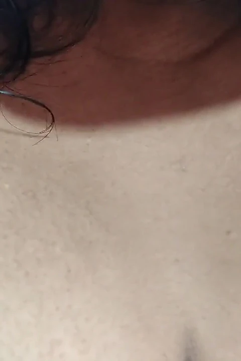 德西阿姨惊人的胸部