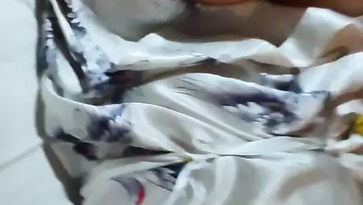 Lusi, ateşli ve tatminsiz evli kadın mastürbasyon yapıyor