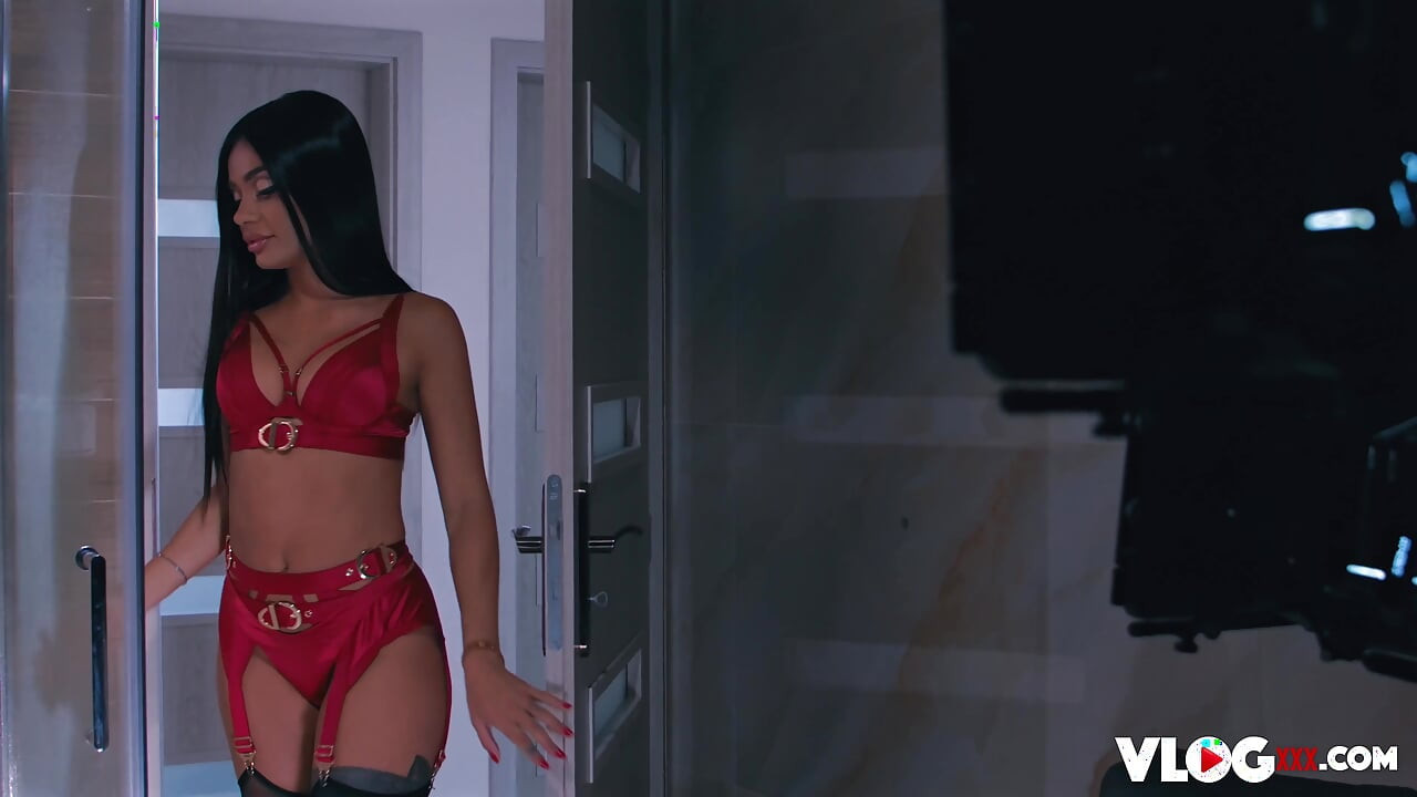 Martina Smeraldi excitée se déchaîne dans ce tournage en coulisses