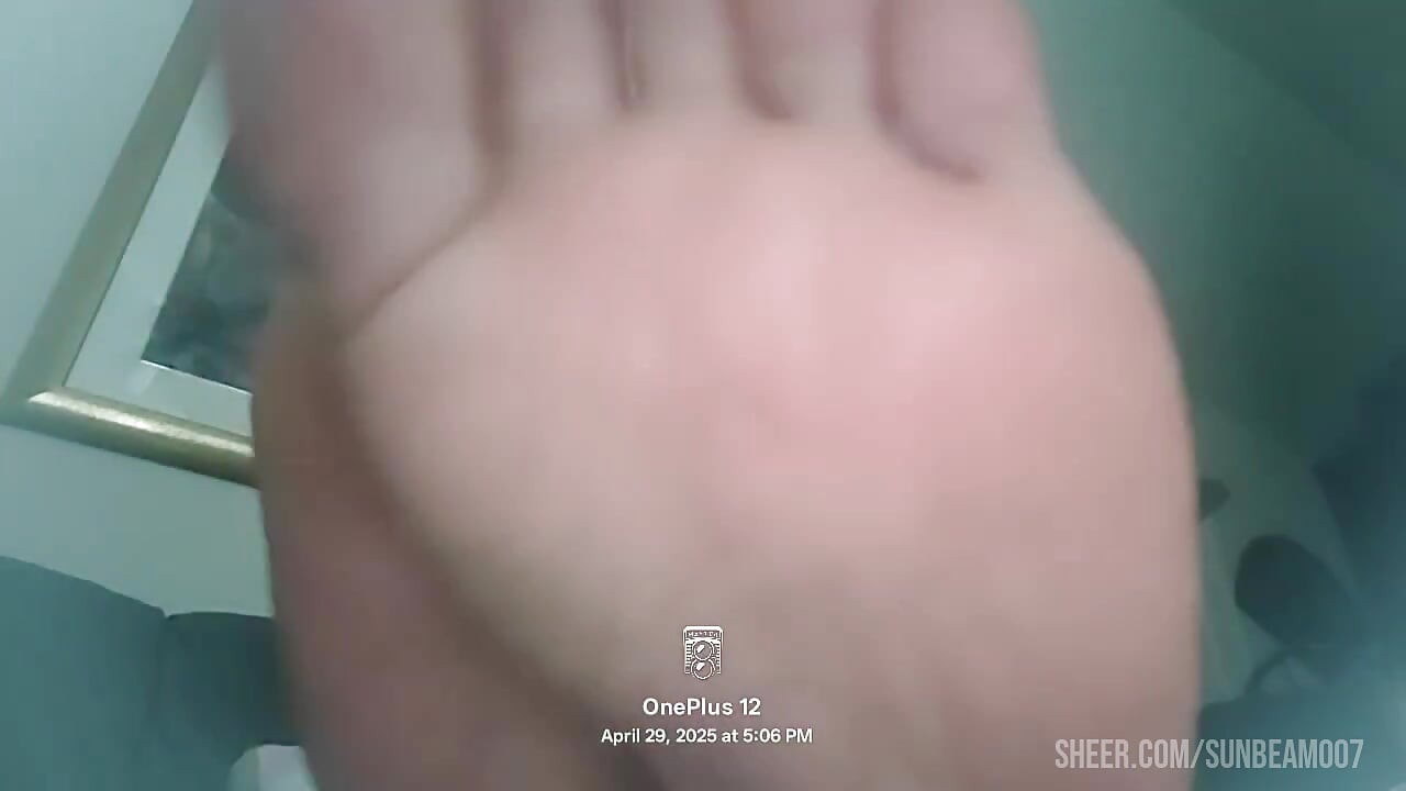 Barefeet Close-up AMSR flexing for foot craves