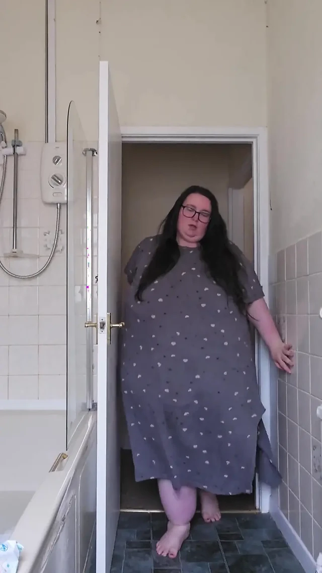 SSBBW Stripping in the Bathroom Fat Body Exploration
