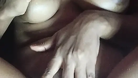 Сиськи и киска студентки