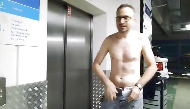 exhibitionist in elevator