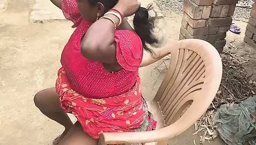 Desi housewife ko market jaane ke samay chut chat kar Pani nikal