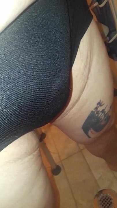 別のパンティーを小便する