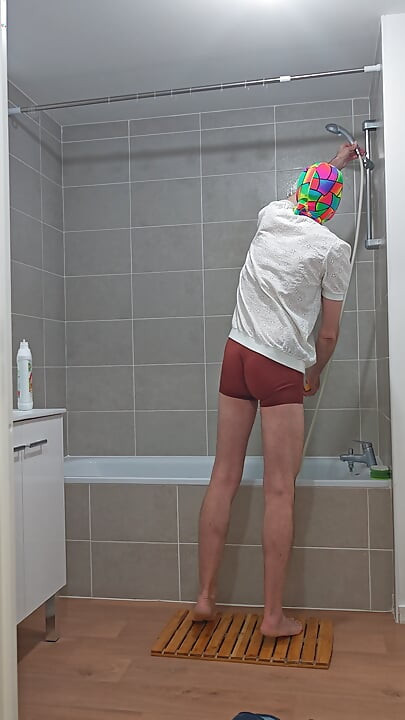 I'm cleaning my bathtub (episode 1)
