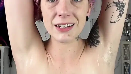 Kıllı koltuk altı tükürme oyunu