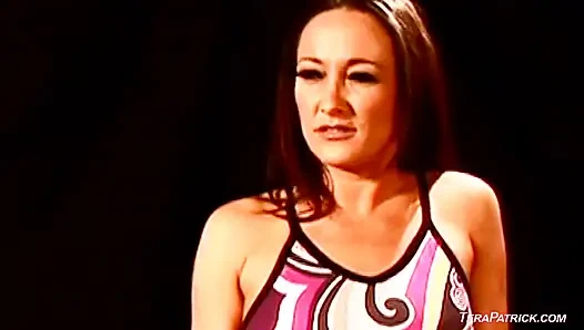 Teri Weigel становится лесбиянкой с симпатичной Michelle Lay