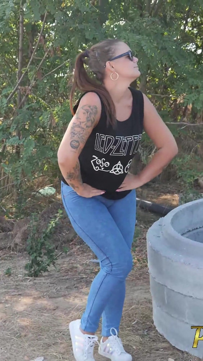 Chubby Tattoed Girl Desperate to Pee Wet Herself and Pipi in Her Jeans While Doing Her Fitness