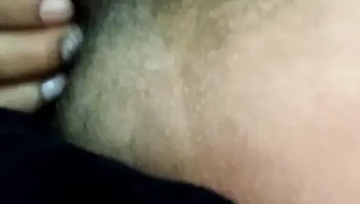 Ateşli bakire göt parmakla kırılmaya çalışıyor