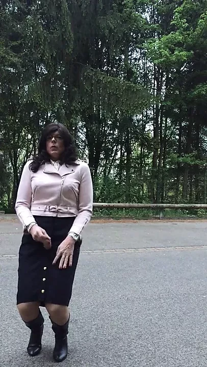 could not hold it any longer, had to cum behind the bushes