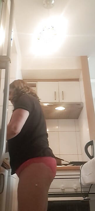 MILF, Cleaning the Kitchen