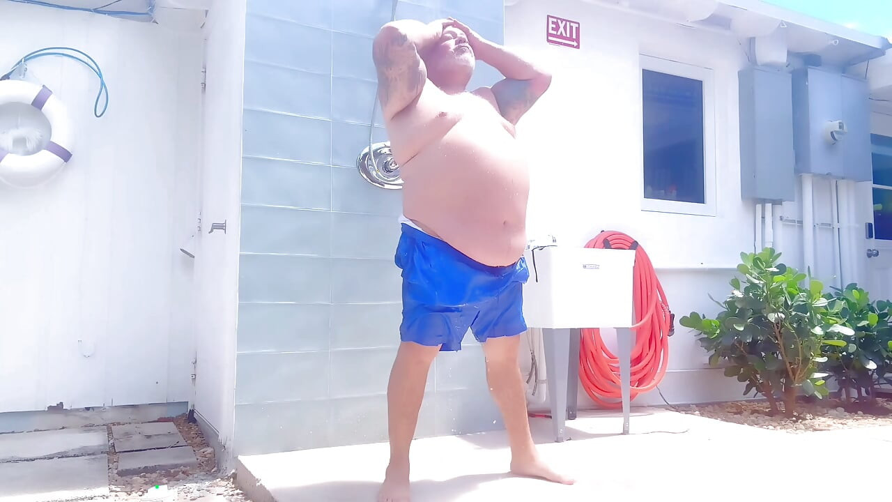 Big Penis: Big Polar Bear Belly: Big hand Free load