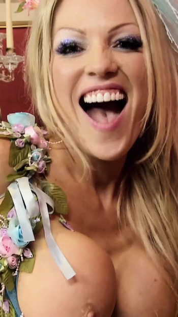 Odjevene kao lezbijske vile - Lou Lou, Cindy Behr i Charley Atwell