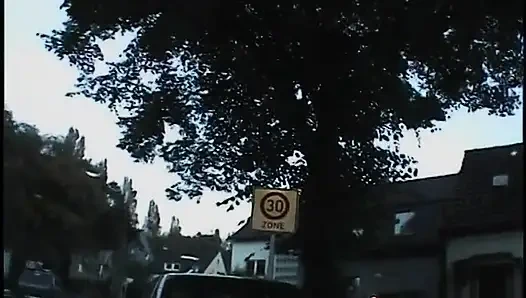 Esmer kaltak bakış açısıyla amını derinden oynuyor