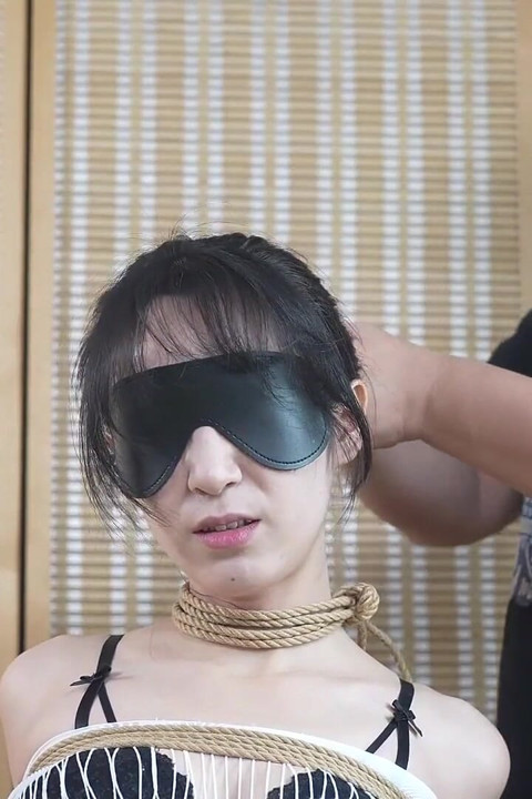 Xr32- Bind pigen til korset