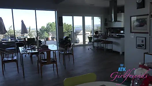 Zoey хочет кримпай из папочкиного хуя