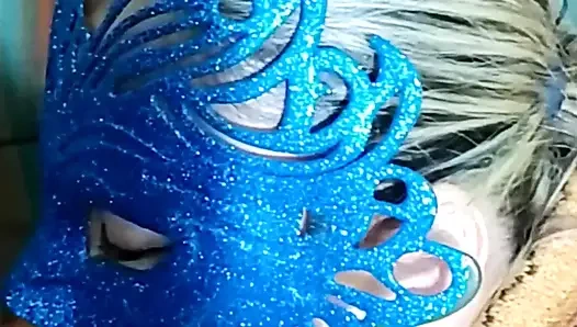 Yalnız olmaktan sıkıldım komşum beni evine davet ediyor ve bunu New York'tan yapıyoruz