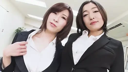 Bos Wanita Seksi Ryu Enami Honoka Orihara Lagi Asik Muasin Memeknya Dengan Penuh Gairah