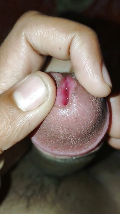 MASTERBATE I ejaculated on my bed and I can't explain how much I enjoyed my filling.