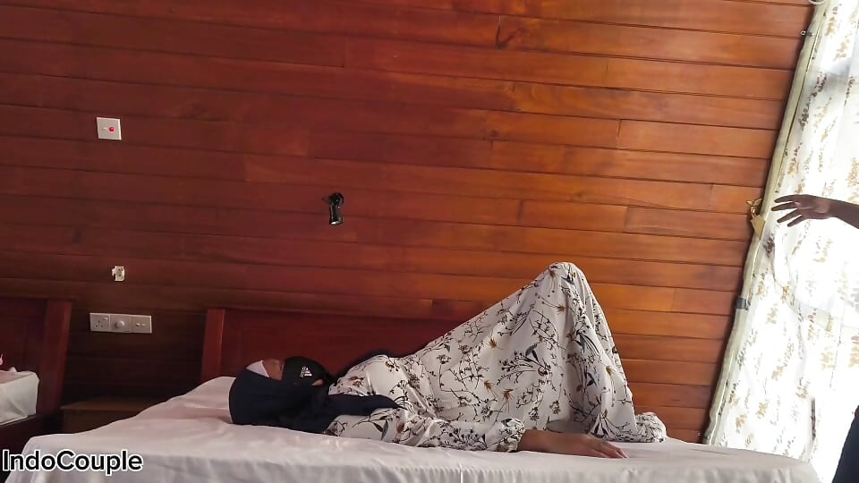 A muçulmana hijab da minha amiga me ligou quando ela estava sozinha na vila