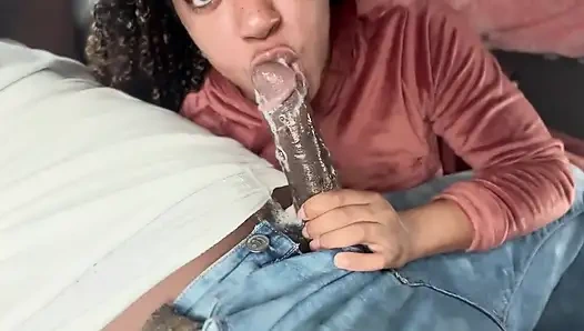 Ngajak aku ngentot sama penggemarnya di truk, dia ngentot kontol besar pria kulit hitam kayak pelacur jalanan profesional