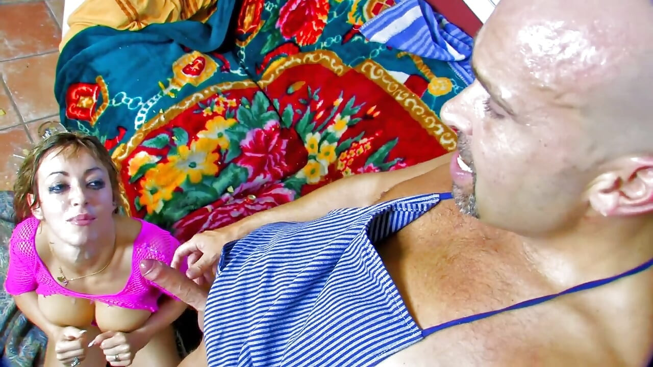 Eva rucha się niesamowicie ze swoją ciasną cipką