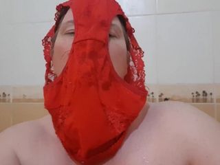 Piia aus Estland in der Dusche