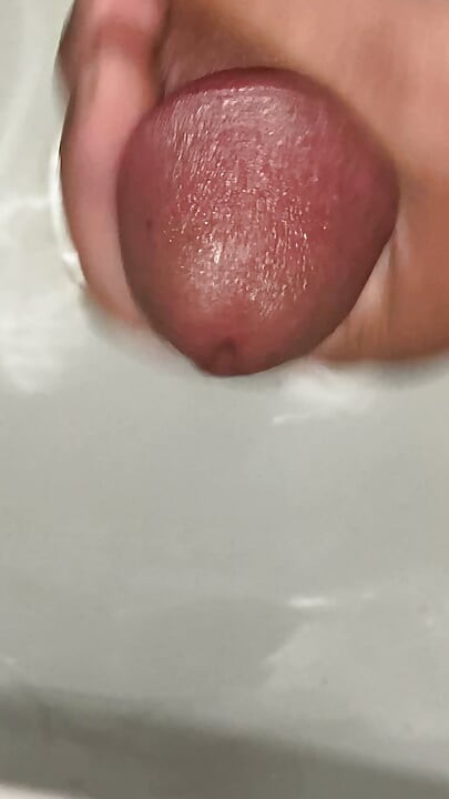 I have a horny cock , and I'm in the tolets to cum, I'm cumming my cock and I've been fucking it until I cum