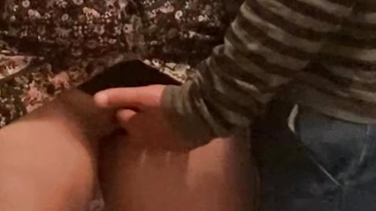 Memamerkan memek untuk colmek