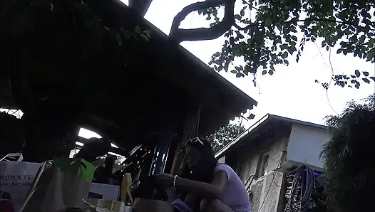 Tetangga lagi pesta barbeque dan gadis-gadis nggak malu dan nggak punya celana dalam