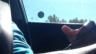 Grande cazzo nero si masturba durante la guida