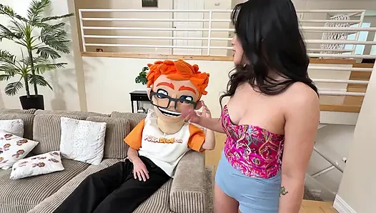Aku ngentot toket besar phoebe kalib habis-habisan di porndudecasting dan melukis wajahnya dengan sperma hangat