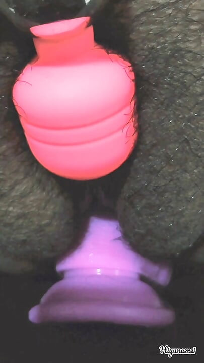 Bawię się moim dildo