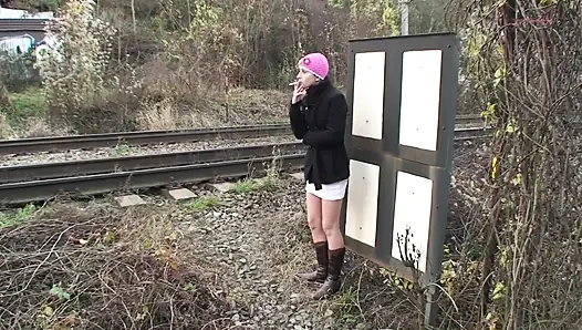 Tante rambut pirang nyepong kontol besar dan dientot bergiliran sampai dicrot di dalam