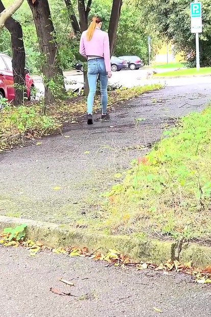 Vitka i čučnjeva od Got2Pee gde devojke dolaze da pišaju